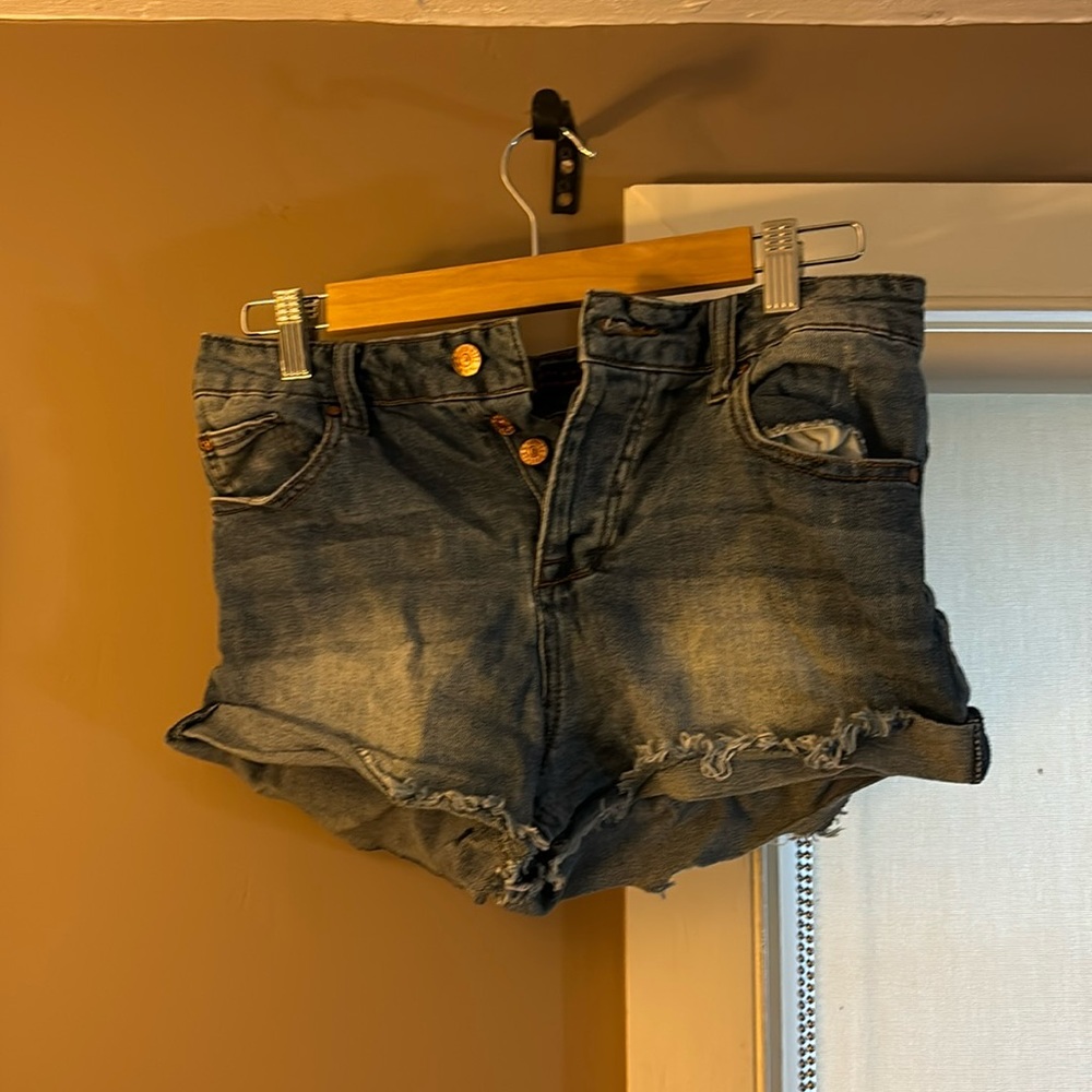 Celebrity Pink Women’s Jean Shorts.  Size 7/28.
